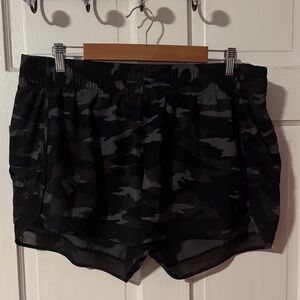 Athleta Women's Camo Printed Mesh Racer Run Short 4" Sports Running Athletic XL